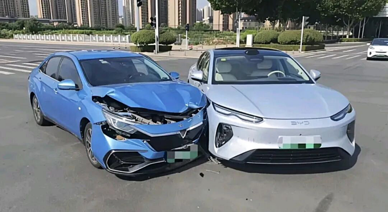 BYD Seal 08 and Venucia D60 EV Plus Crash Scene