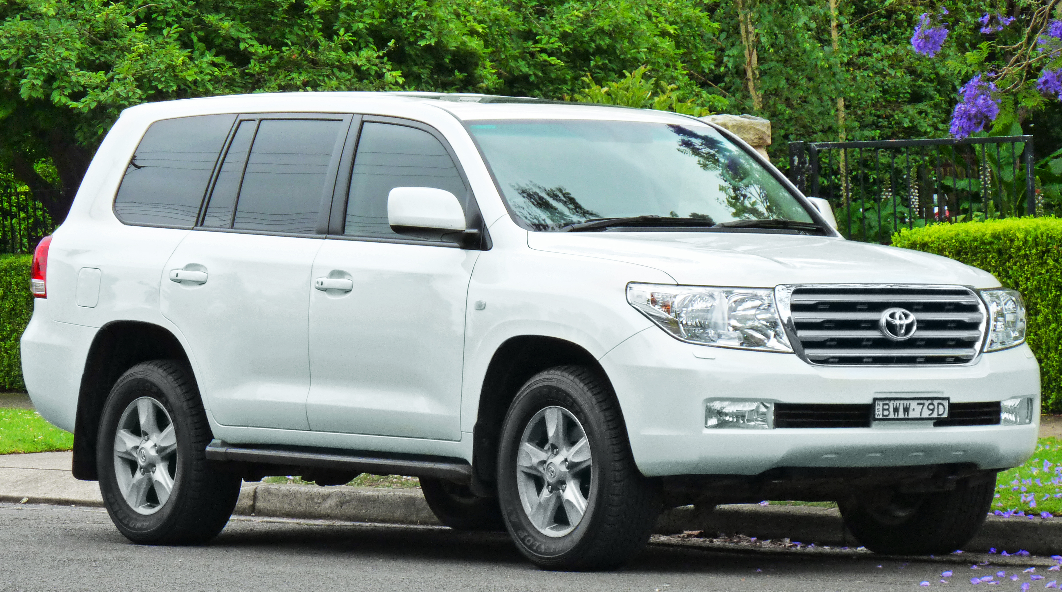 Toyota Land Cruiser 200 Seriyası