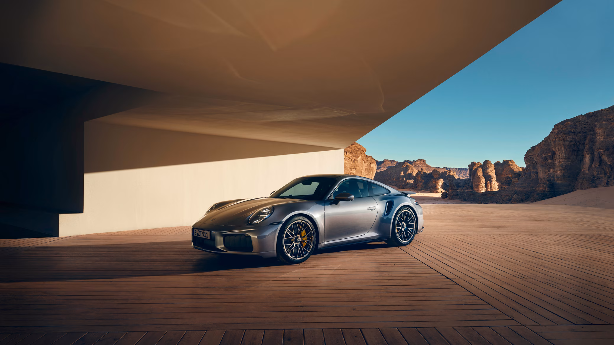 Porsche 911 Turbo S Rəqib