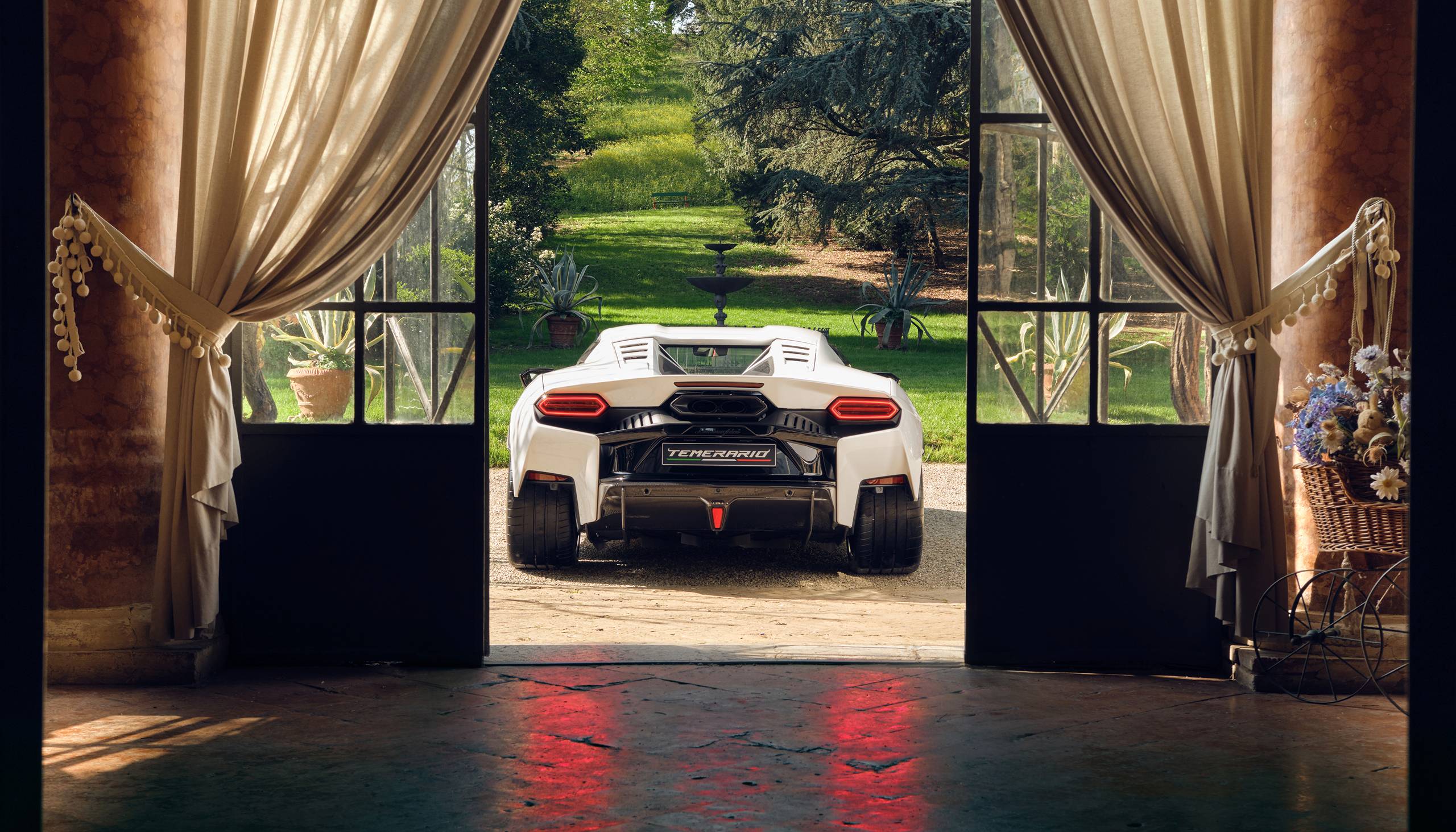 Lamborghini Temerario Arxa Hərəkət Çəkimi