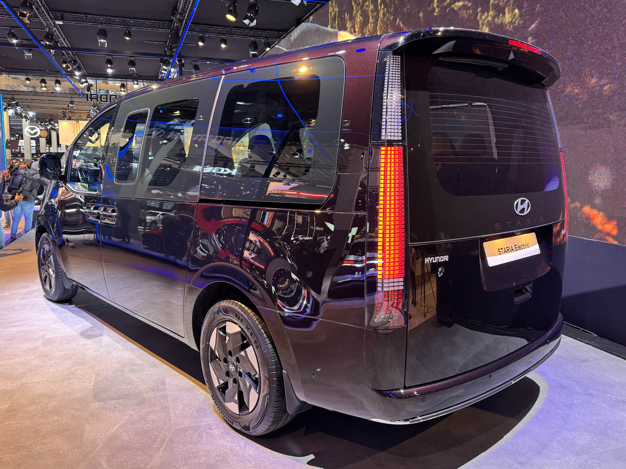 Hyundai Staria Hybrid Arxa Görünüş 2026
