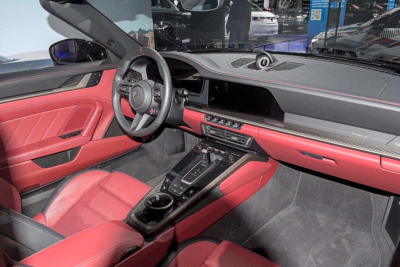 2026 Porsche 911 İçəri Görünüşü