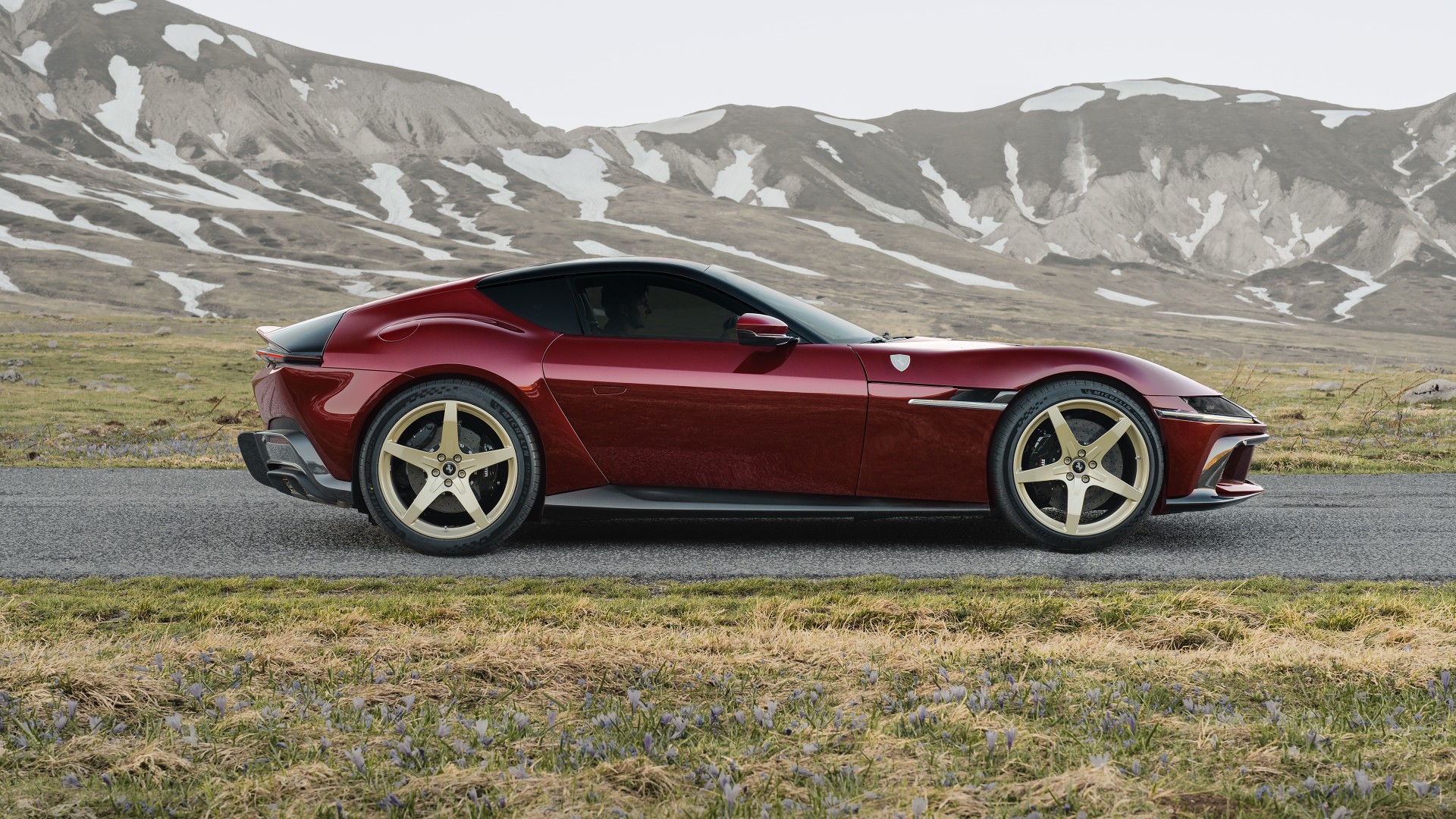 Ferrari 12Cilindri Manuale Yan Profil