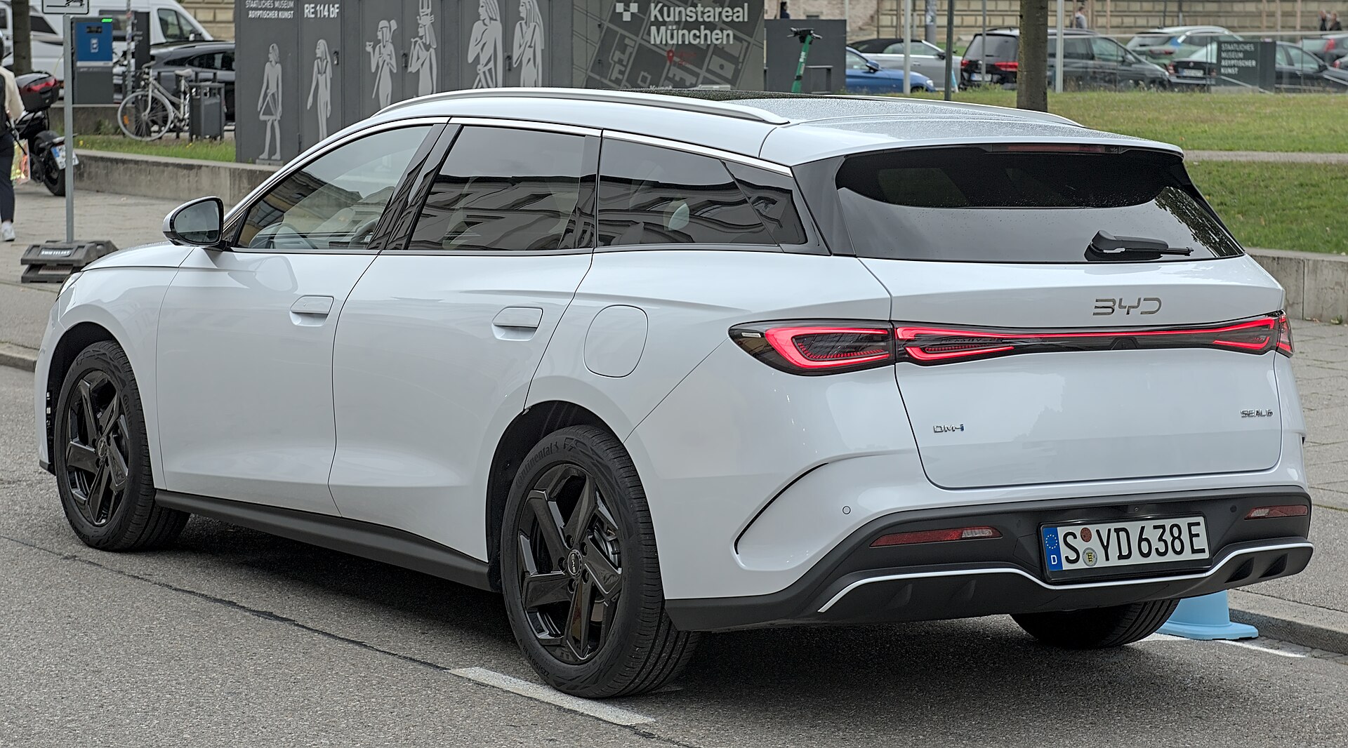 2026 BYD Seal 06 DM-i Touring Side Profile